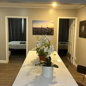 Cozy Woodside Near Manhattan Apartment